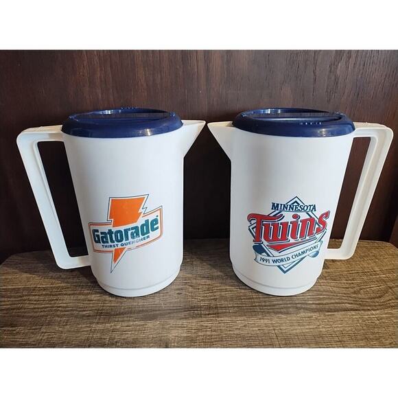 Minnesota Twins 1991 World Series Champions Lot of 2 Plastic Pitchers Gatorade - Picture 2 of 5